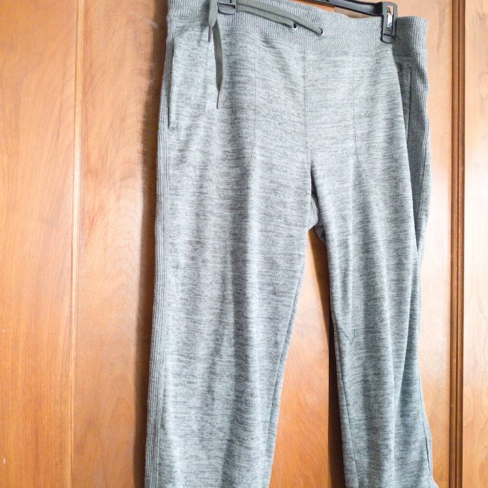 Calvin Klein Performance Capri Set - Picture 14 of 16
